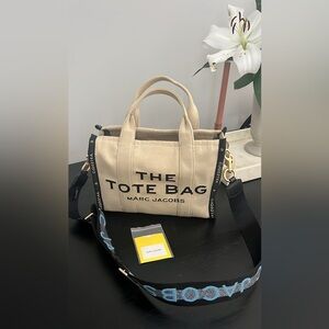 Marc Jacobs Jacquard Medium Bag w/ strap and organizable insert